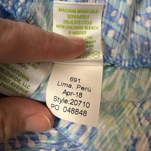 Lilly Pulitzer Etta V-Neck Tropic like it’s hot print top Size XS - Picture 10 of 10